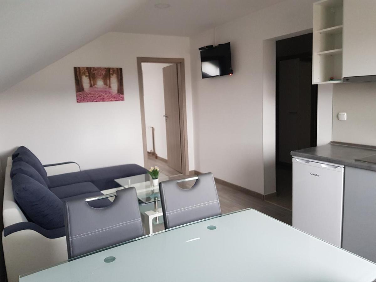Apartmani Brigita Korenica Exterior photo